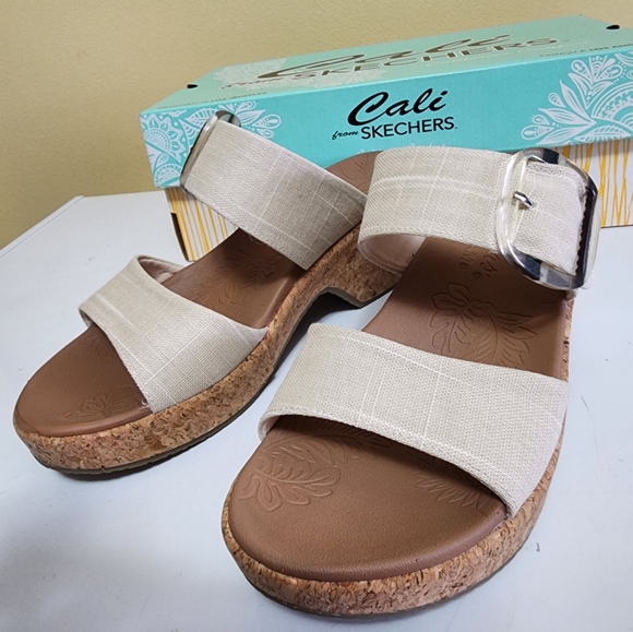 Sketchers size 8 sandal - Picture 3 of 6